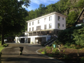 Отель Hotel Mandat  Градиштко